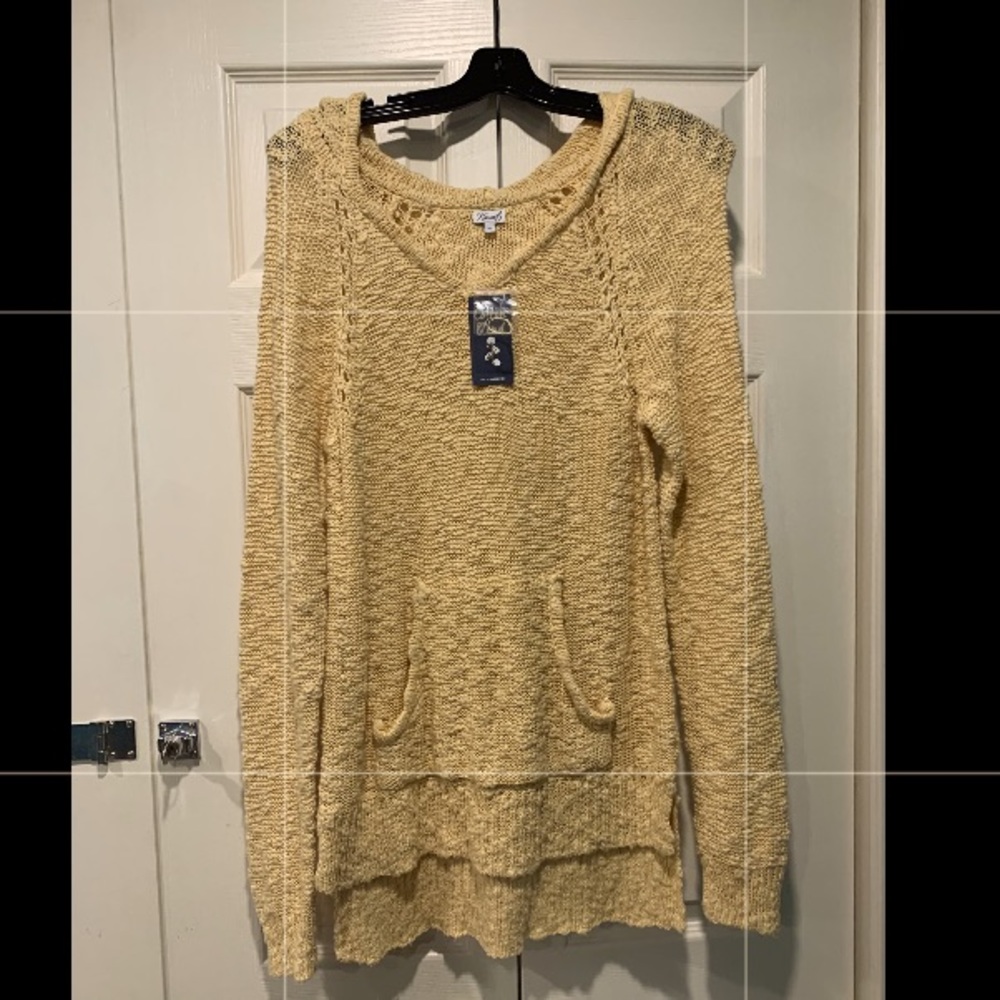 Beautiful, long knit sweater
